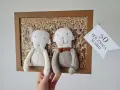 Urocze pluszowe postacie w ramce, idealne na prezent z okazji 50 rocznicy ślubu.