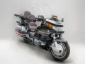 Elegancki motocykl Honda Goldwing 1500, idealny na długie trasy. Zastanawiasz się nad honda goldwing 1500 spalanie?