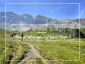 Randonnée au cirque de Troumouse, un paysage de montagne spectaculaire avec des randonneurs sur un sentier.
