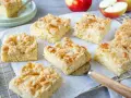 Saftiger apfelkuchen vom blech mit knuspriger Streuselhaube, frisch gebacken und bereit zum Genießen.