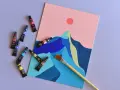 Des tubes de peinture acrylique et un pinceau sont disposés autour d'une toile représentant des montagnes stylisées sous un ciel rose. Une peinture à faire, prête à être créée.