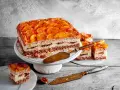 Ciasto "kora dębu" Ani gotuje się z brzoskwiniami i orzechami. Wygląda pysznie!