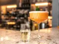 Martini z colą: przepis na kultowy drink. Zaskocz prostotą!