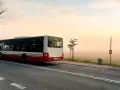 Autobus linii 21 MZK Opole odjeżdża w mglisty poranek. Sprawdź rozkład jazdy MZK Opole, by nie przegapić swojego kursu.