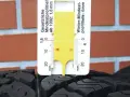 Miernik pokazuje głębokość bieżnika opon bieżnikowanych. Minimalna dopuszczalna głębokość bieżnika to 1,6 mm.