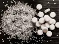 Słodzik stołowy i kryształki cukru. Czy to sorbitol? Co to jest sorbitol?