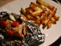 Na której stronie folii aluminiowej piec frytki, aby były chrupiące?