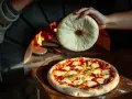 Pizza przywiera do kamienia? Poznaj triki Juliusza Mazura!