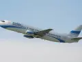 Enter Air Boeing 737 wznosi się na błękitne niebo. Ile miejsc w tym modelu?