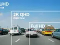 Autostrada z samochodami, z nałożonymi ramkami i napisami: 4K UHD, 2K QHD, Full HD.