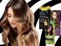 Kobieta z falowanymi włosami w odcieniu popielaty brąz, obok pudełka farb do włosów Garnier Olia, Joanna i Wella.
