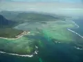 Iluzja podwodnych wodospadów na Mauritiusie, gdzie piasek i muł spływają do głębin, tworząc niezwykły widok.