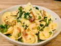 Tortellini z prosciutto: najlepsze sosy i dodatki, które zaskoczą