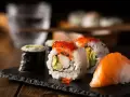 Z czym można zrobić sushi? Odkryj nietypowe składniki i pomysły