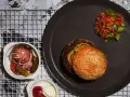 Jak zrobić idealne burgery z mięsa - sekrety soczystości i smaku