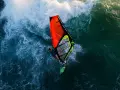 Windsurfing: Co to jest? Jak zacząć i poczuć wiatr w żaglach?