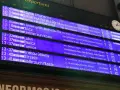 Tablica odjazdów Wrocław Główny pokazuje pociągi do Gdyni, Berlina, Lubina, Rawicza, Tuplic, Krakowa, Strzelina i Wałbrzycha.