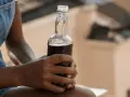 Cola na ból brzucha? Ekspert obala mit! Bezpieczne alternatywy