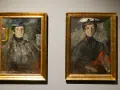 Dwa portrety Olgi Boznańskiej, kobiety w kapeluszu, w złotych ramach. Ciekawostki o jej twórczości można odkryć, przyglądając się tym dziełom.