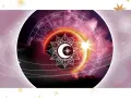 Zodiakalny krąg z symbolem księżyca i gwiazd, otoczony zorzą. Wiosenna równonoc zapowiada nowy cykl.