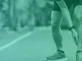 Löpare med smärta i vaden, som kan tyda på rehab benhinneinflammation.