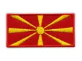 Naszywka z flagą Macedonii. Czerwone tło z żółtym słońcem i promieniami.