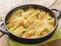 Finocchi in padella, dorati e profumati, pronti per essere gustati.