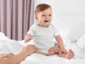 Kiedy dziecko siada? Mądre wsparcie i normy rozwoju od eksperta.
