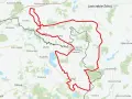 Mapa z zaznaczonym czerwonym szlakiem rowerowym, prowadzącym przez tereny z nazwami miejscowości jak Karviná, Jastrzębie-Zdrój. Idealne miejsce na **żelazny szlak rowerowy parking**.