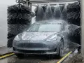 Myjnia automatyczna: Jak umyć auto bezpiecznie i bez rys? Poradnik