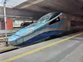 Nowoczesny pociąg Pendolino na peronie, gotowy do podróży do Zakopanego.