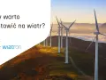 Rząd białych wiatraków turbinowych na wzgórzu o zachodzie słońca. Czy warto postawić na wiatr?