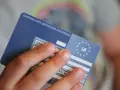 Karta EKUZ daje dostęp do niezbędnej opieki medycznej podczas podróży po Europie.