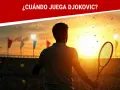 Un tenista con raqueta en mano, silueta contra el atardecer. La pregunta "¿A qué hora juega Djokovic?" flota en el aire.