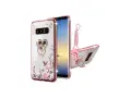 Ett transparent Samsung Galaxy Note 8 skal med rosa blommor, fjärilar och en hjärtformad ring med strass. Inkluderar en rosa handledsrem.