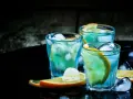 Drinki z Blue Curacao: 10+ przepisów na lazurowe hity i mocktaile