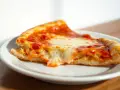 Pizza: Ile kcal? Kalorie, rodzaje i jak jeść mądrze