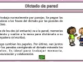 Dos niños aprenden con dictados divertidos en la pared. Se pegan frases, uno memoriza y el otro escribe.