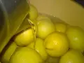 Cytryny w wodzie, gotowe do przygotowania najlepsza cytrynówka przepis.