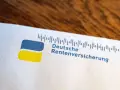 Logo der Deutschen Rentenversicherung auf weißem Papier, daneben ein Barcode-ähnliches Muster.