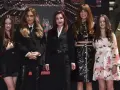 Lisa Marie Presley con i suoi figli e Priscilla Presley, un momento di famiglia sul red carpet.
