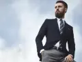 Jaką bluzkę wybrać do granatowej marynarki, aby wyglądać stylowo?