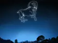 Gwiazdozbiór Barana na nocnym niebie. 1 kwietnia jaki to znak zodiaku? To Baran, symbolizujący początek wiosny i nowych wyzwań.