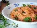 Zagęść sos pomidorowy bez mąki: sekrety idealnego spaghetti!