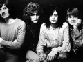 Les membres de Led Zeppelin posent ensemble, quatre légendes du rock prêtes à conquérir le monde.