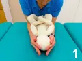 Prawidłowe podnoszenie niemowlęcia: porady fizjoterapeuty dla rodziców