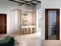 Porta in legno wenge colore, con maniglia in metallo, in un ambiente moderno con cucina a vista e pouf verde.