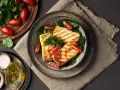 Jak smażyć halloumi, aby uzyskać idealną chrupkość i smak