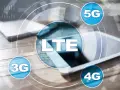 Ewolucja sieci: od 3G, przez 4G, po 5G. Widoczne ikony technologii mobilnych na tle nowoczesnego sprzętu.
