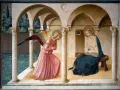 Annonciation au couvent San Marco de Florence. L'ange Gabriel, aux ailes colorées, s'incline devant la Vierge Marie, assise.